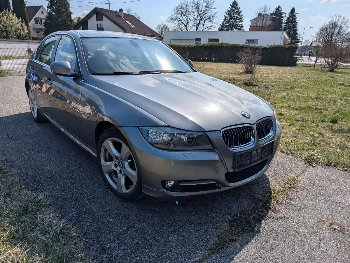 BMW 3 Series 2011 photo 3
