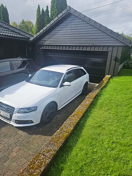 Audi A4 2010 photo 2