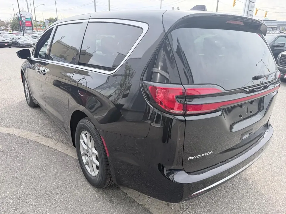 Chrysler Pacifica 2027 photo 4