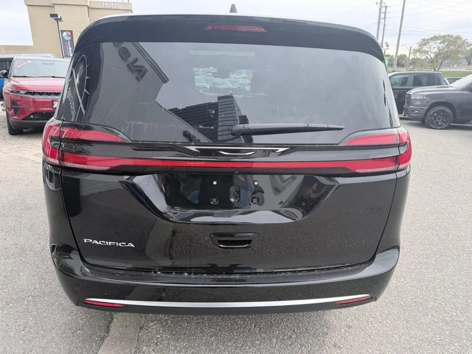 Chrysler Pacifica 2027 photo 5