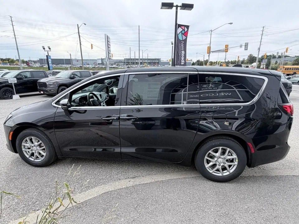 Chrysler Pacifica 2027 photo 3