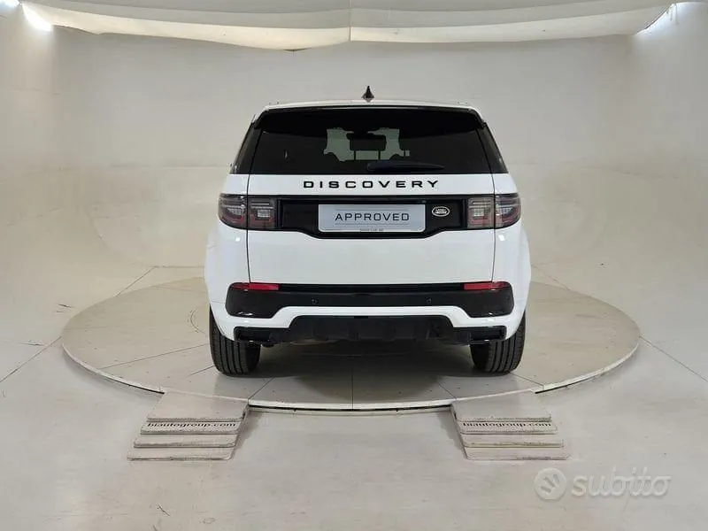 Land Rover Discovery Sport 2023 photo 3