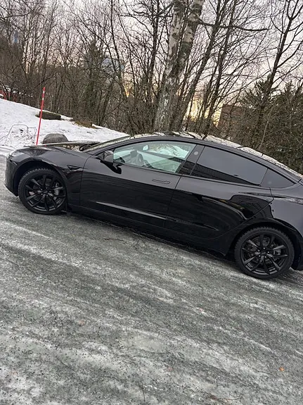 Tesla Model 3 2024 photo 3