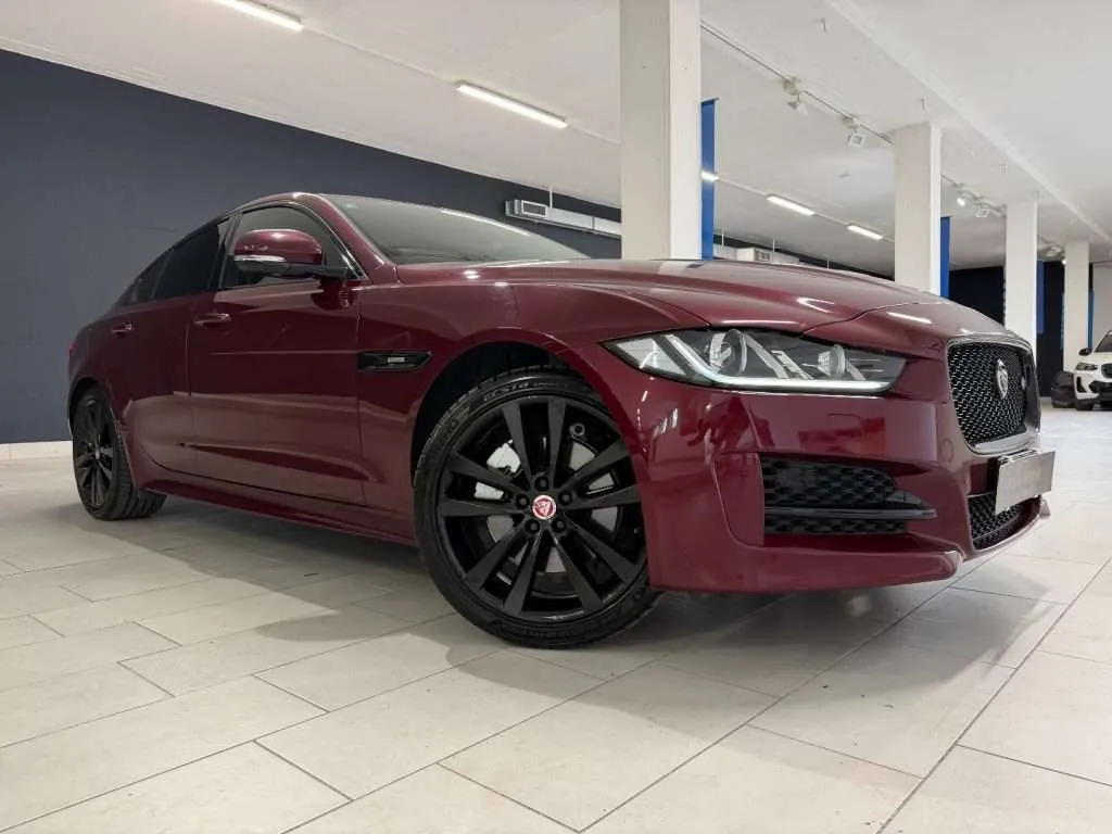 Jaguar Xe 2016 photo 3