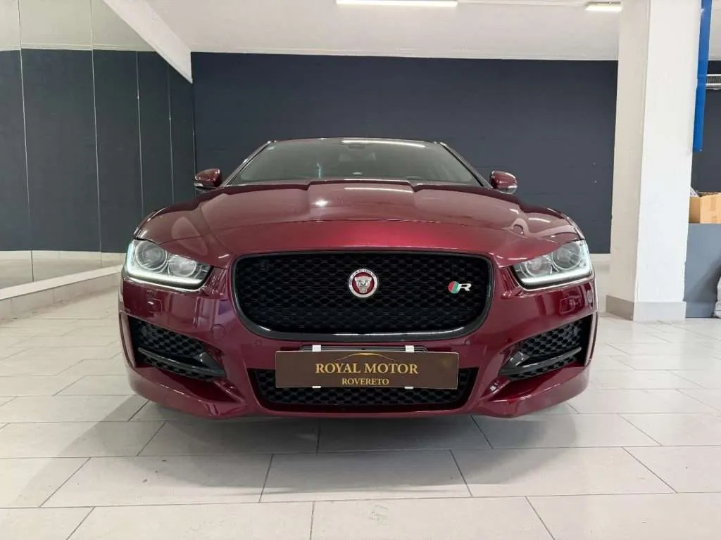 Jaguar Xe 2016 photo 2