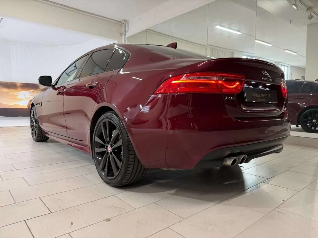 Jaguar Xe 2016 photo 5
