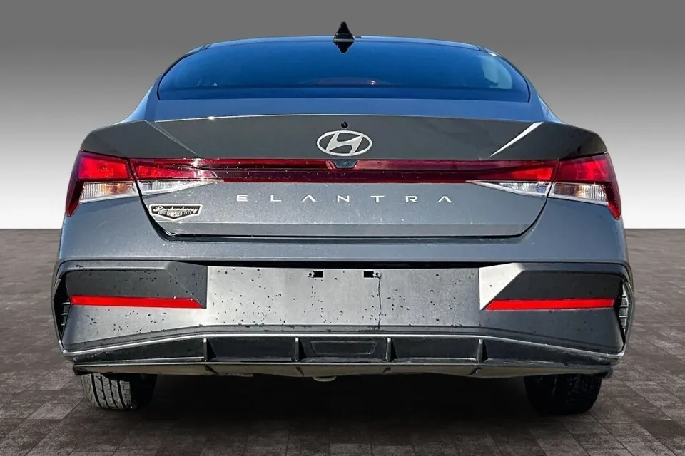 Hyundai Elantra 2025 photo 4