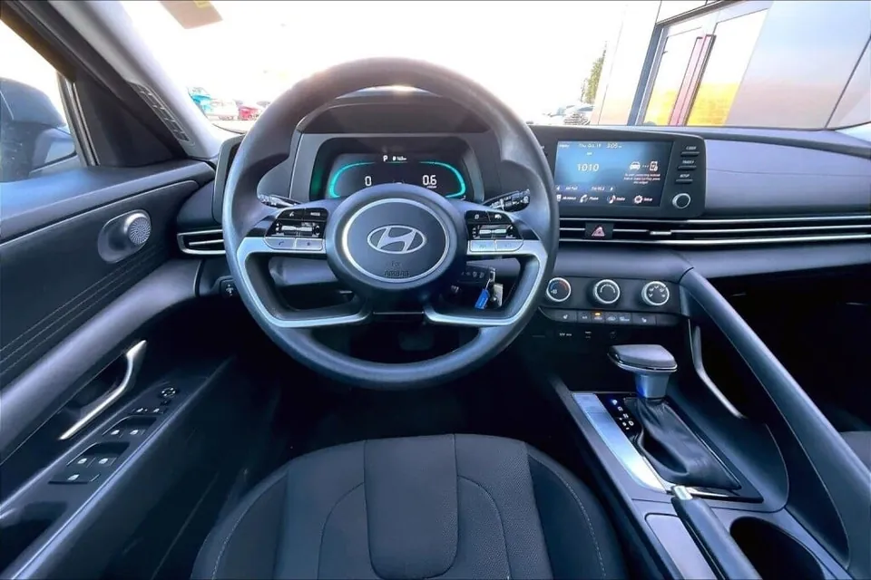 Hyundai Elantra 2025 photo 5
