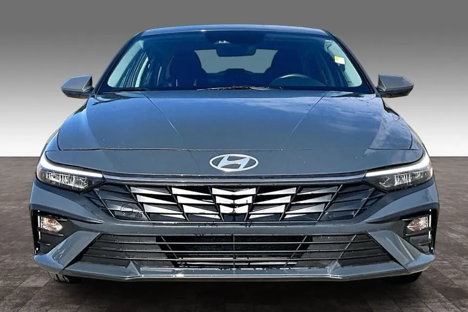Hyundai Elantra 2025 photo 3