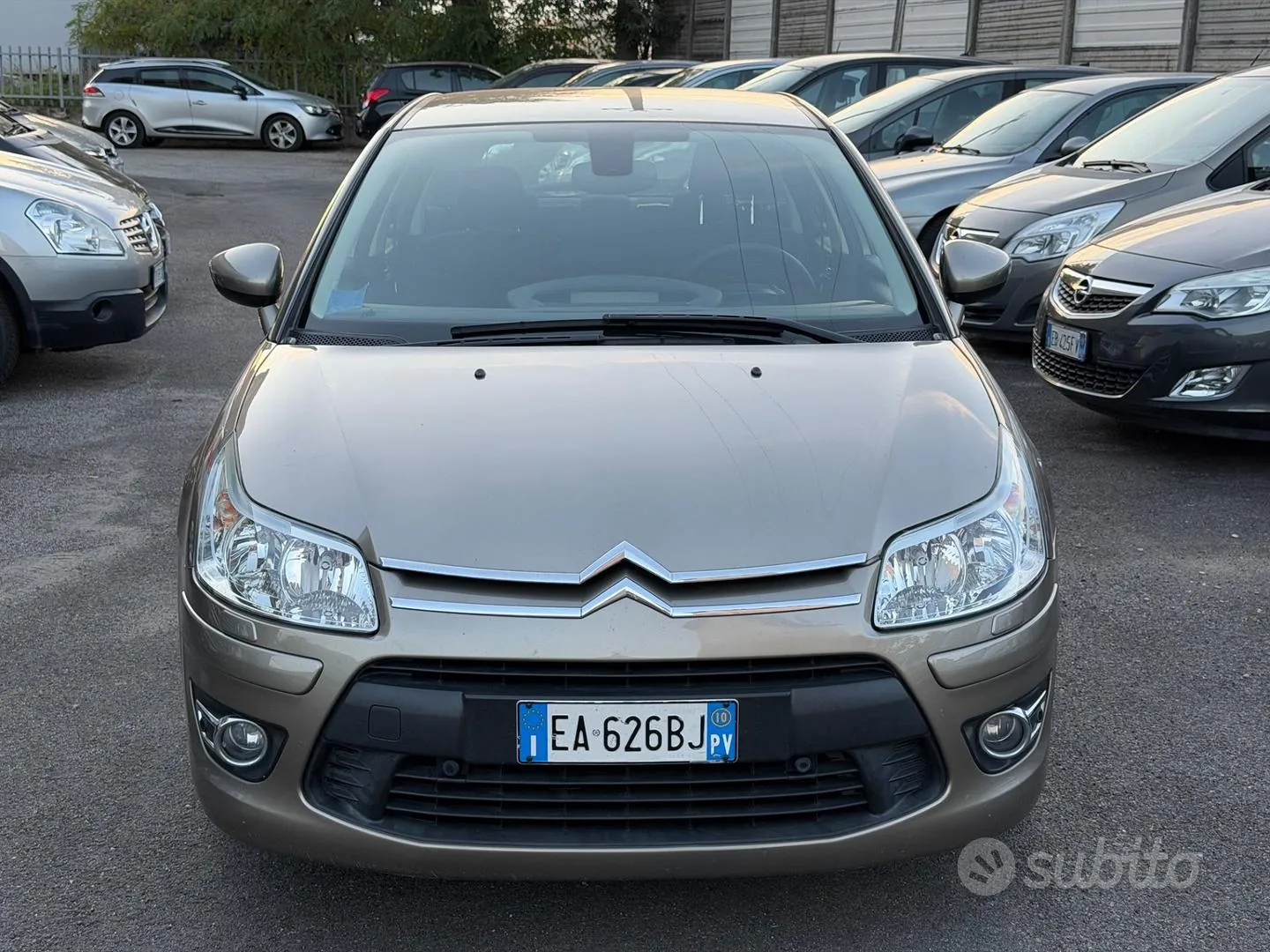 Citroen C4 2010 photo 2
