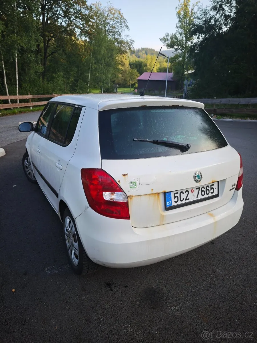 Skoda Fabia 2010 photo 4