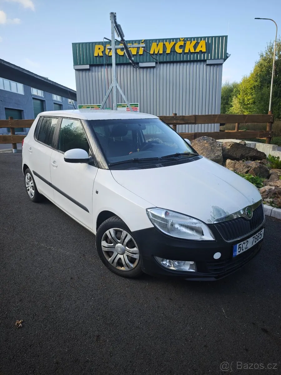 Skoda Fabia 2010 photo 2