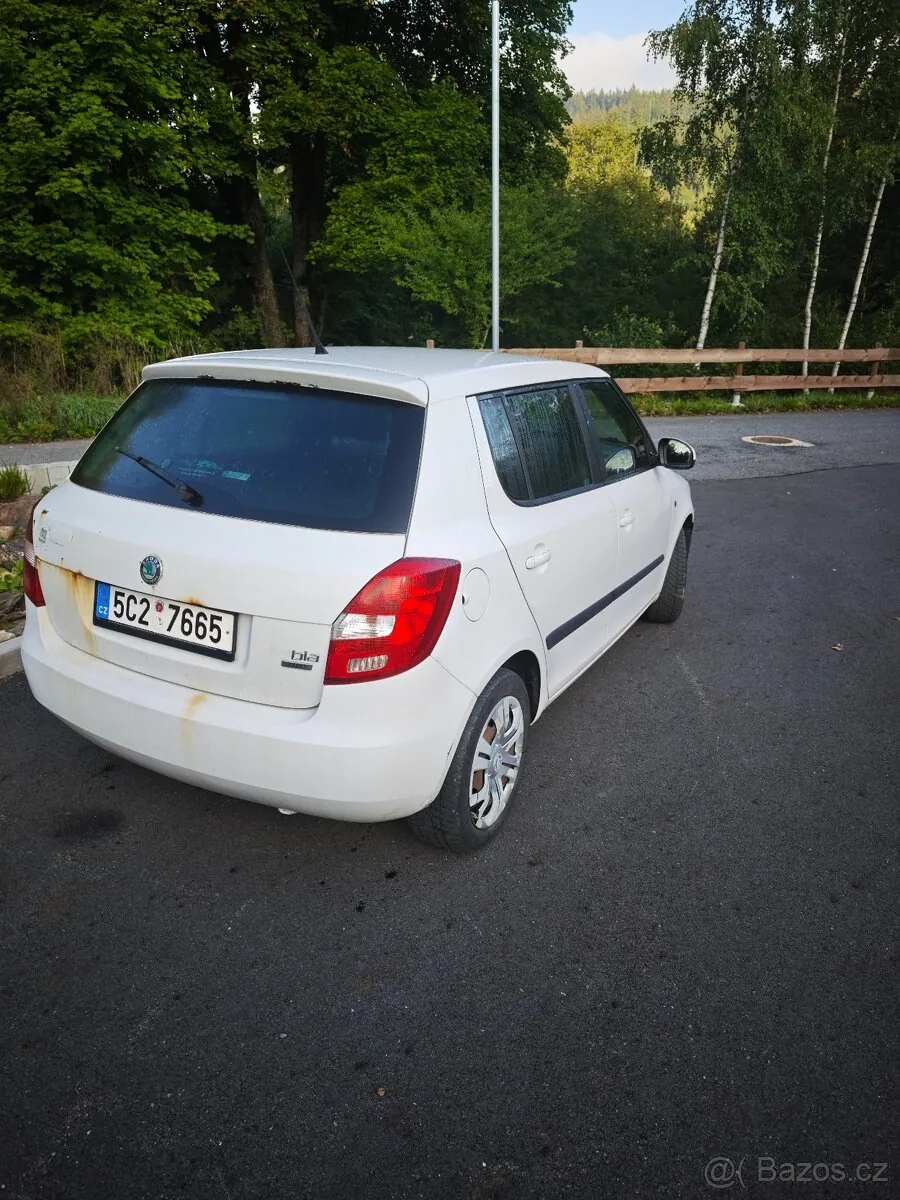 Skoda Fabia 2010 photo 3