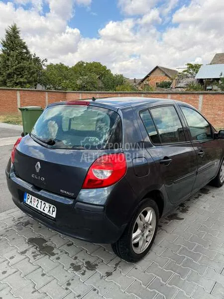 Renault Clio 2007 photo 2