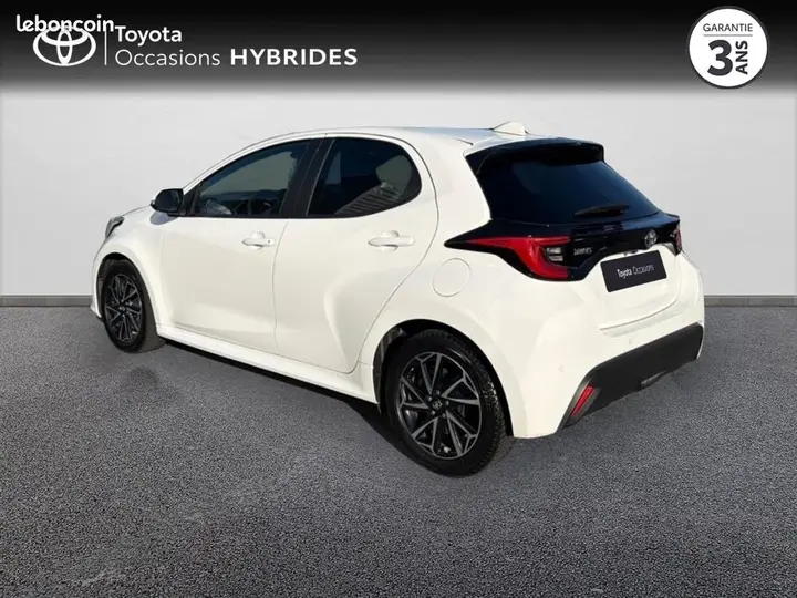 Toyota Yaris 2023 photo 2