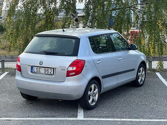 Skoda Fabia 2011 photo 4