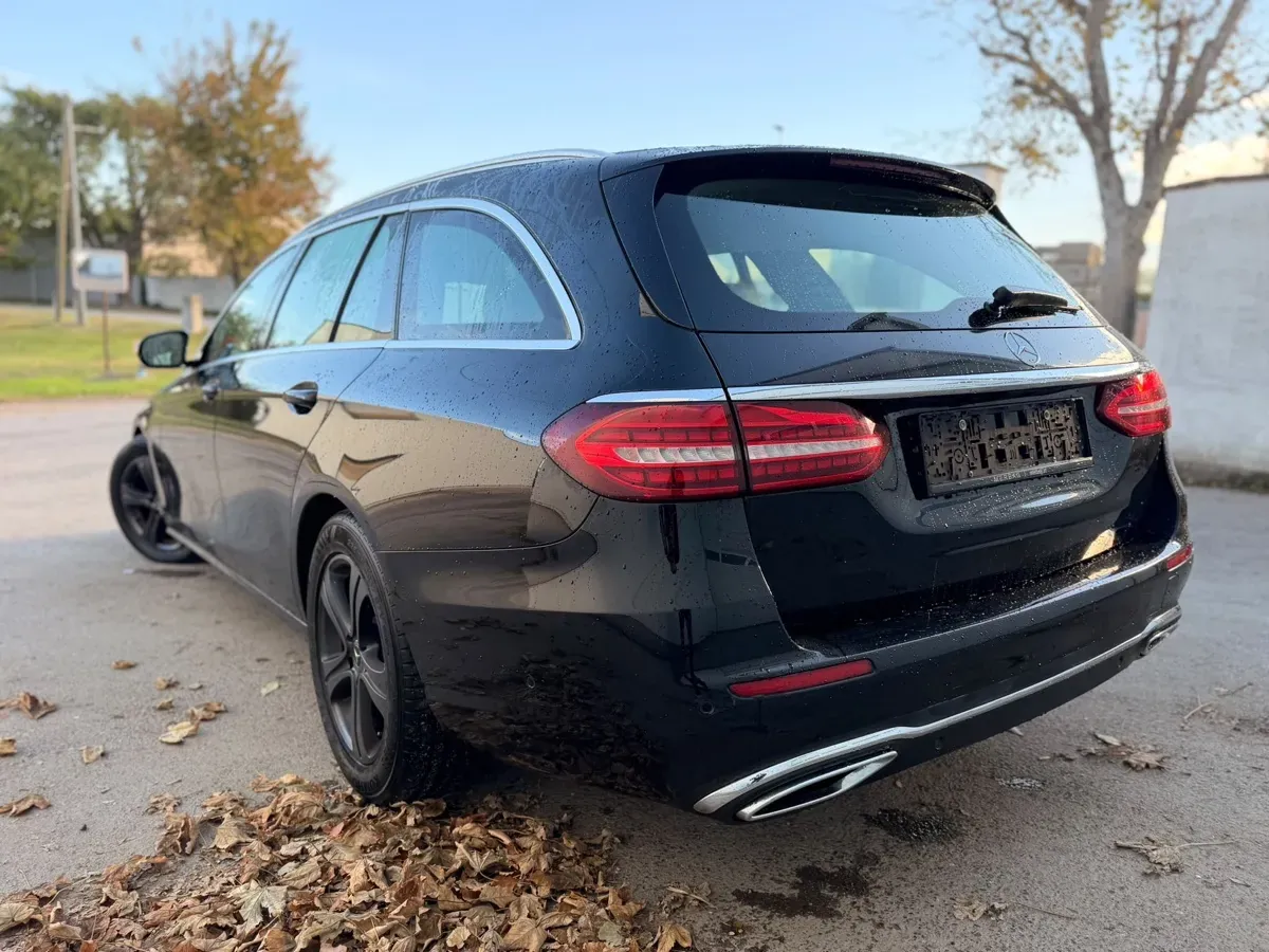 Mercedes-Benz E-Class 2023 photo 3