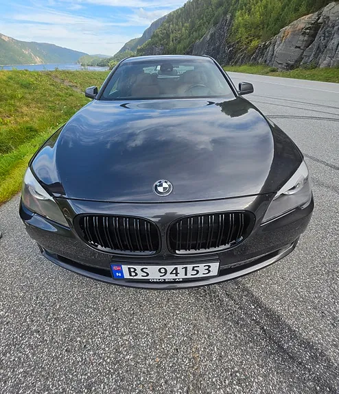 BMW 740D 2011 photo 2