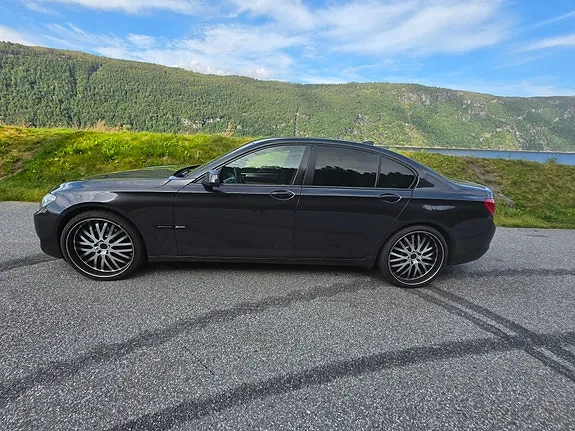 BMW 740D 2011 photo 4