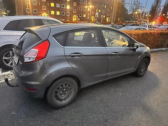 Ford Fiesta 2016 photo 2
