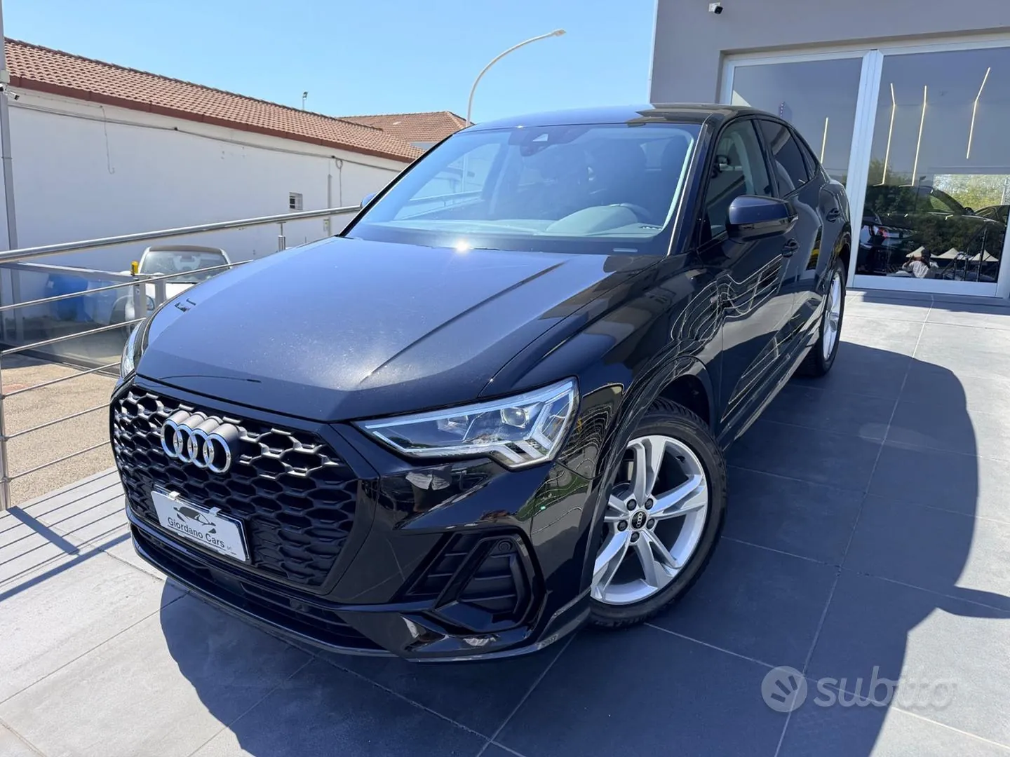Audi Q3 2022 photo 2