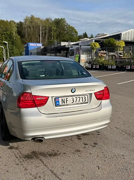 BMW 320D 2009 photo 4