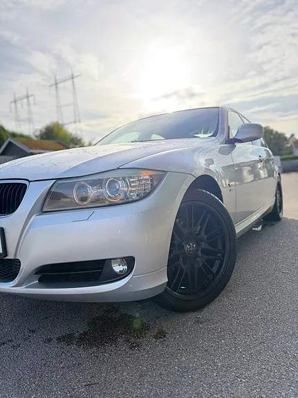 BMW 320D 2009 photo 2