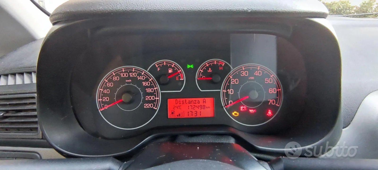 Fiat Grande Punto 2013 photo 2