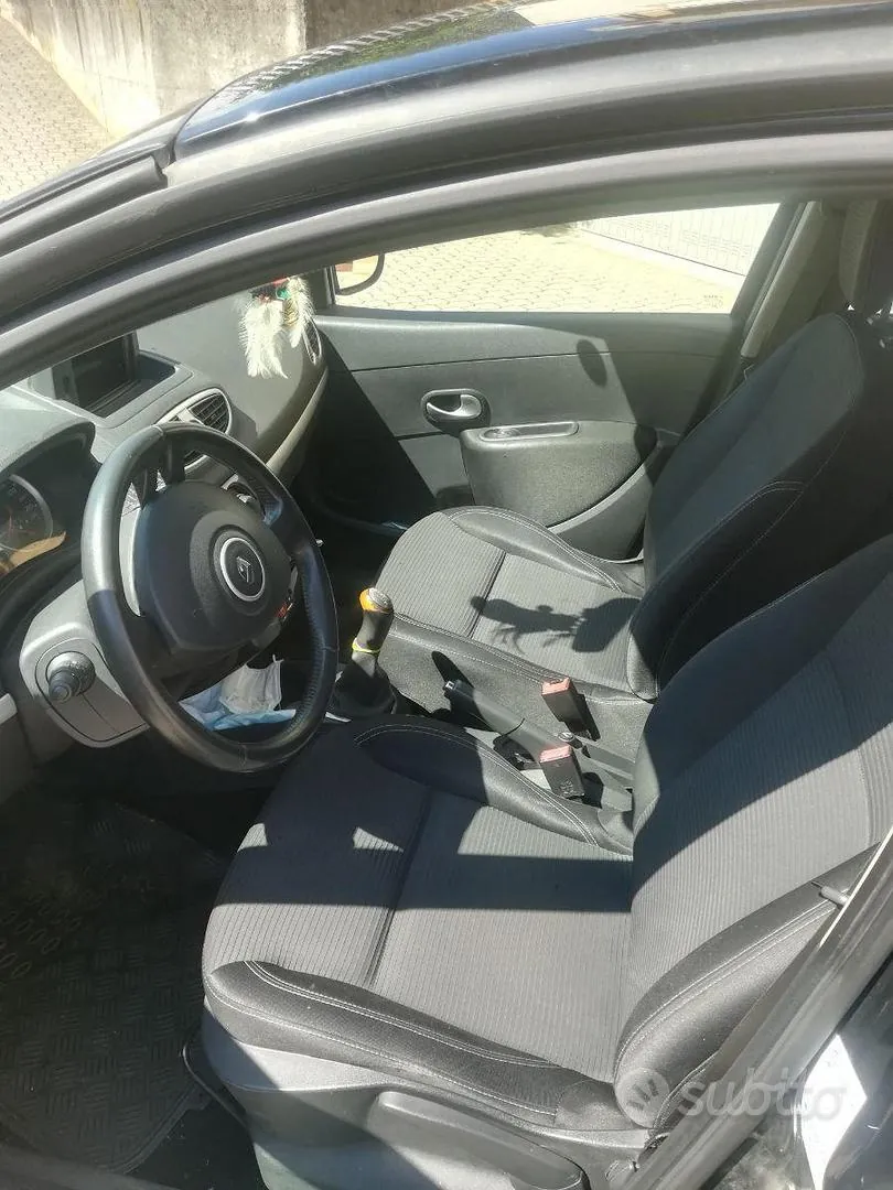 Renault Clio 2012 photo 2