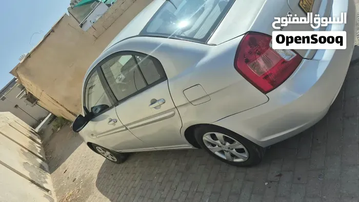 Hyundai Accent 2010 photo 2