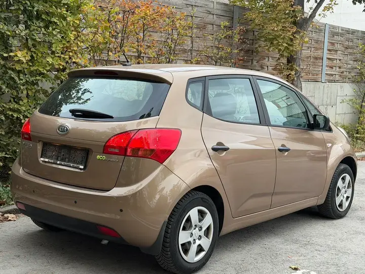 Kia Venga 2012 photo 3