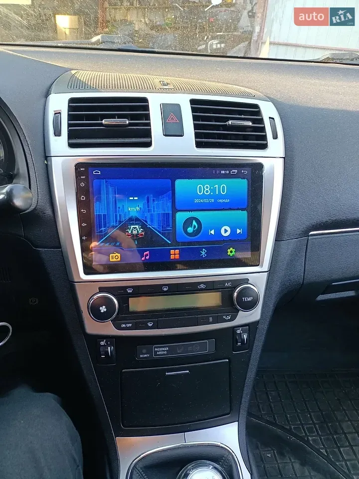 Toyota Avensis 2012 photo 2