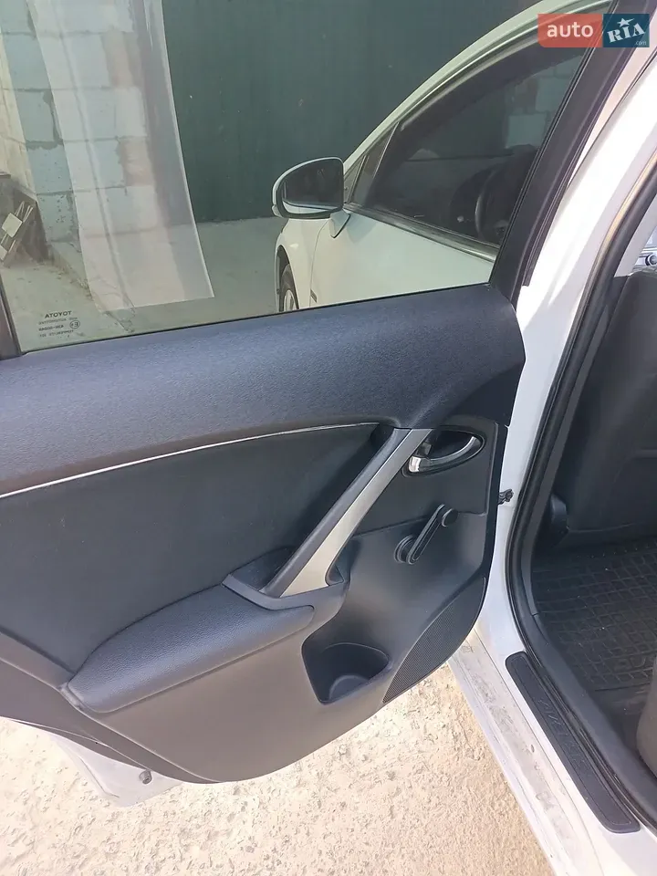 Toyota Avensis 2012 photo 5