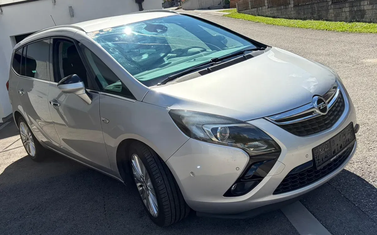 Opel Zafira Tourer 2012 photo 2