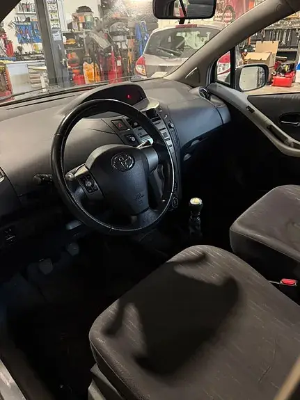 Toyota Yaris 2009 photo 2
