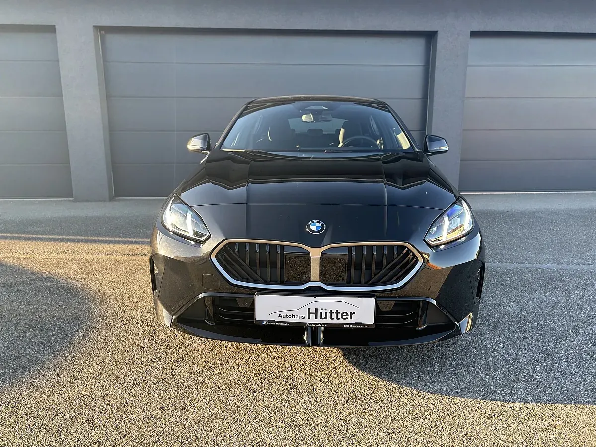BMW 1 Series 2024 photo 3