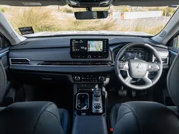 Mitsubishi Outlander 2026 photo 3