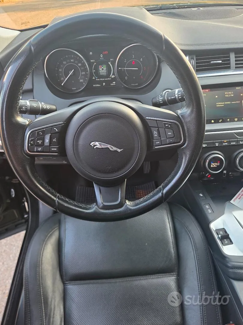 Jaguar E-Pace 2018 photo 5