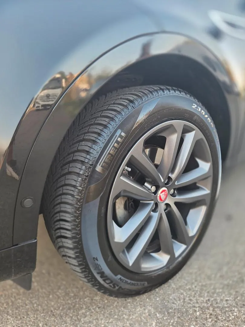 Jaguar E-Pace 2018 photo 4