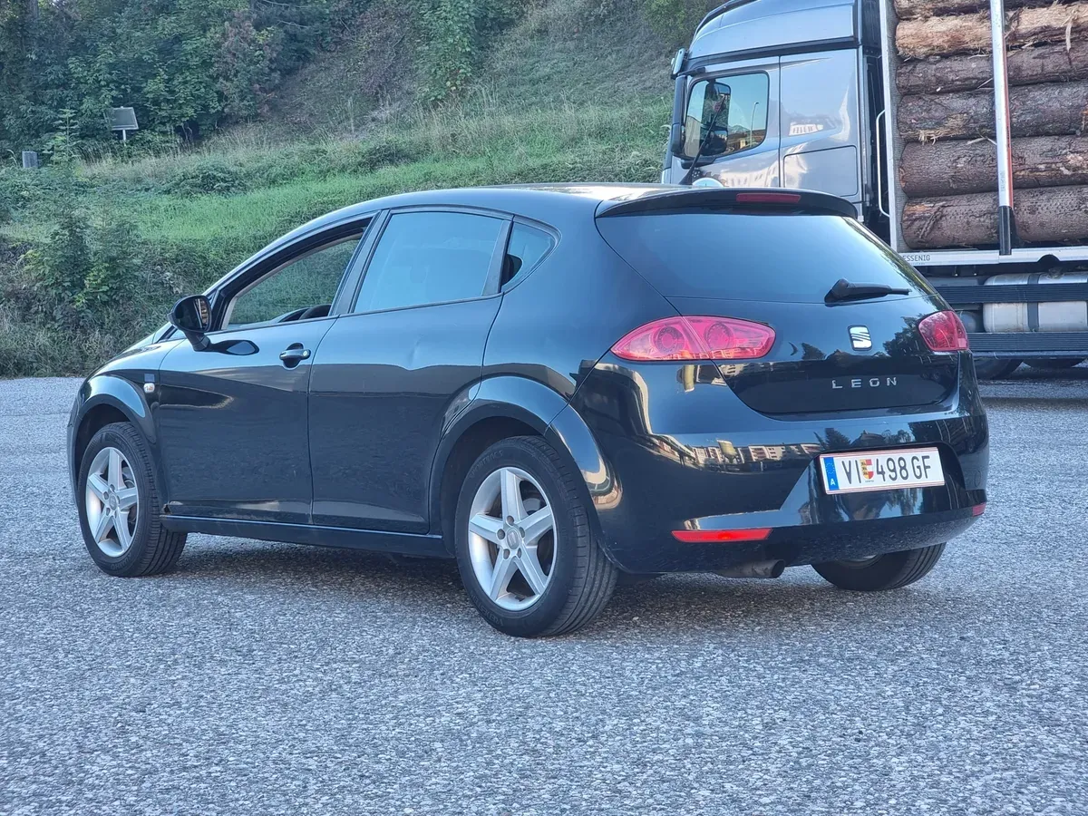 Seat Leon 2010 photo 2