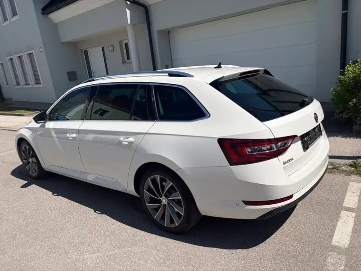Skoda Superb 2019 photo 2