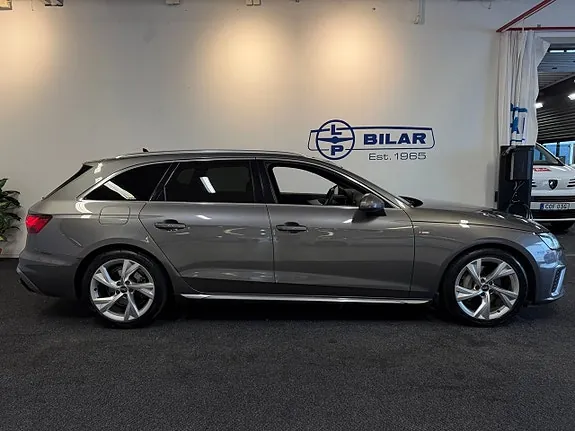 Audi A4 2021 photo 2