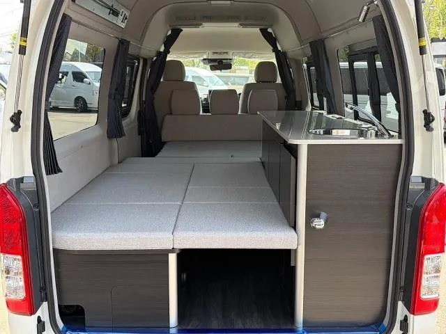 Toyota Hiace Bus 2026 photo 2