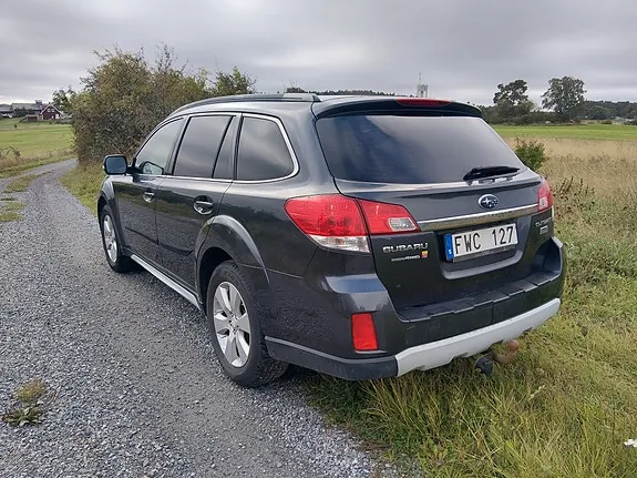 Subaru Outback 2010 photo 4