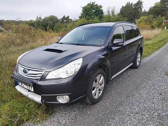 Subaru Outback 2010 photo 2