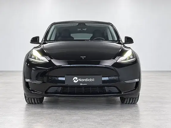 Tesla Model Y 2023 photo 2