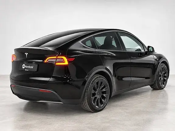 Tesla Model Y 2023 photo 4