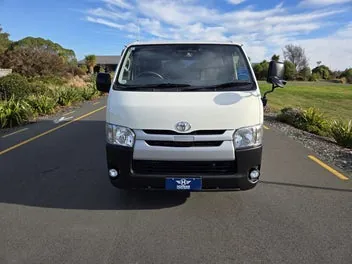 Toyota Hiace 2018 photo 3
