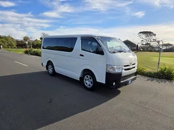 Toyota Hiace 2018 photo 2