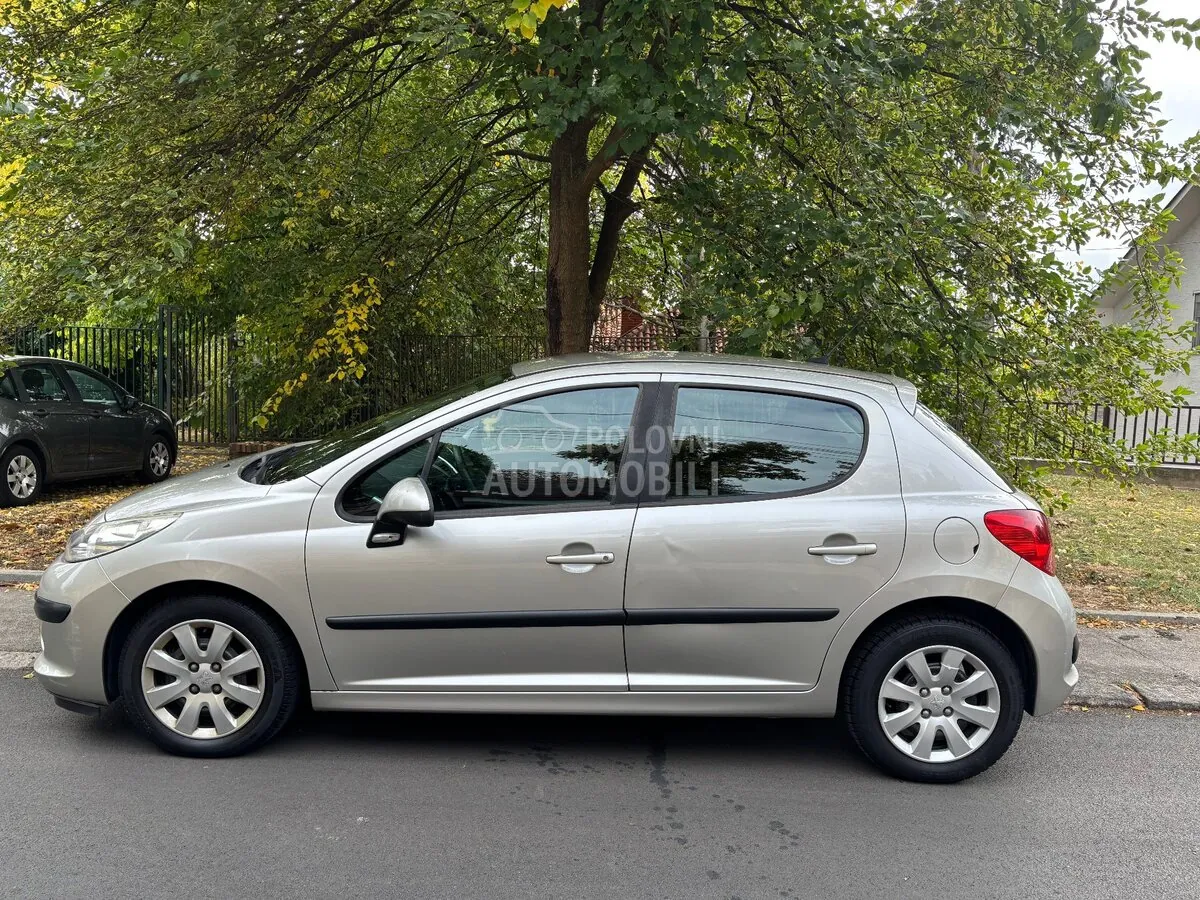 Peugeot 207 2009 photo 2